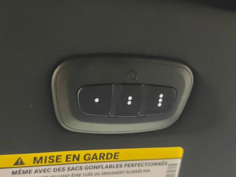 Used 2025 Chrysler Pacifica Select FWD image 10
