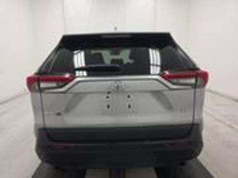 Used 2022 Toyota RAV4 LE FWD image 5