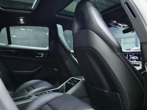 Used 2017 Porsche Panamera 4 image 32