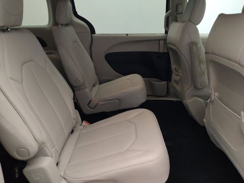 Used 2021 Chrysler Voyager Lxi FWD image 19