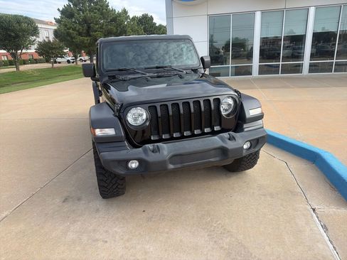 Used 2018 Jeep Wrangler Unlimited Sport S AWD/4WD image 4