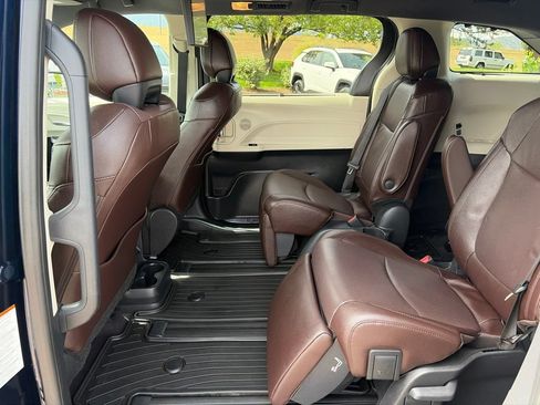 Used 2023 Toyota Sienna Platinum AWD/4WD image 22