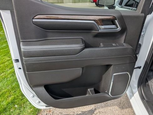 Used 2023 GMC Sierra 1500 SLE image 12