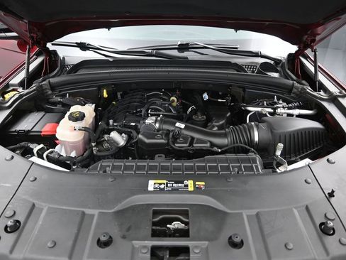 Used 2024 Jeep Grand Cherokee Laredo image 31