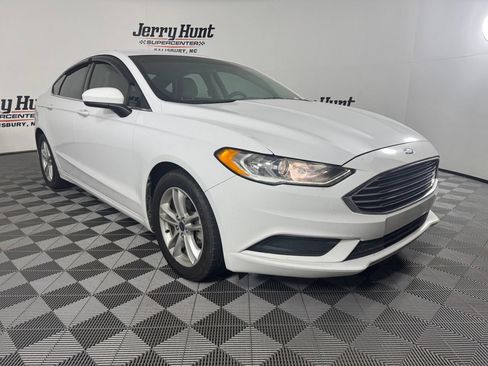 Used 2018 Ford Fusion SE w/ Fusion SE Technology Package FWD image 6