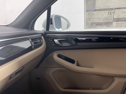 Certified 2026 Porsche Macan AWD/4WD image 14