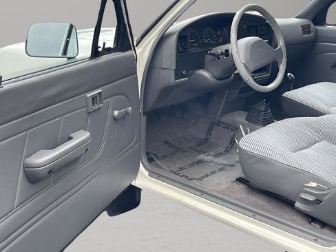 Used 1994 Toyota Pickup DX image 13