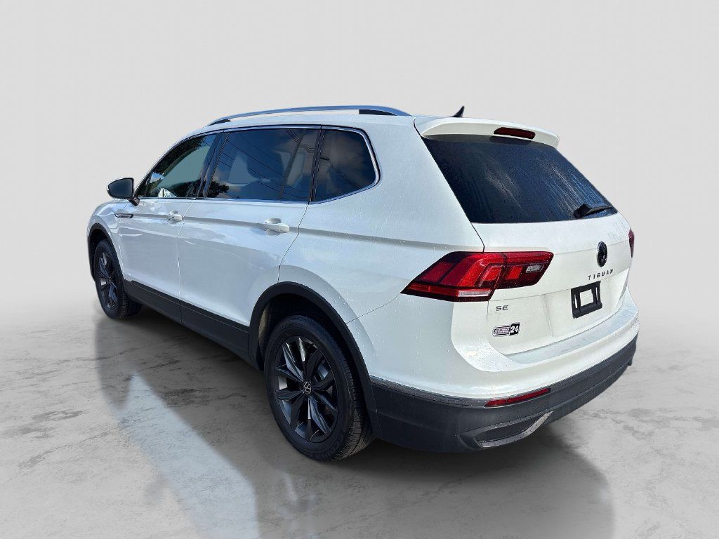 Used 2023 Volkswagen Tiguan SE AWD/4WD image 3