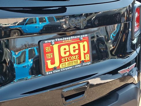 Certified 2023 Jeep Renegade Trailhawk w/ Trailer Tow Group image 31