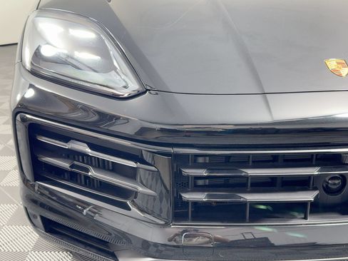Used 2025 Porsche Cayenne Coupe AWD/4WD image 12