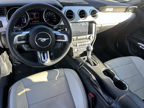 Used 2017 Ford Mustang Premium image 4