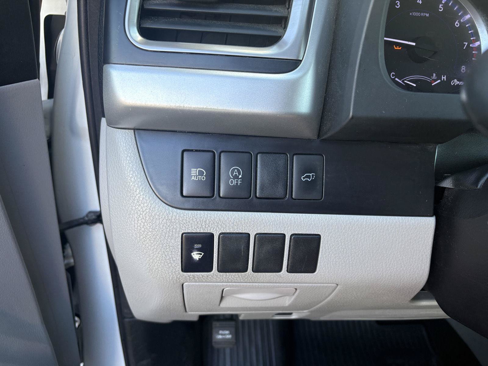 Used 2018 Toyota Highlander Plus AWD/4WD image 29