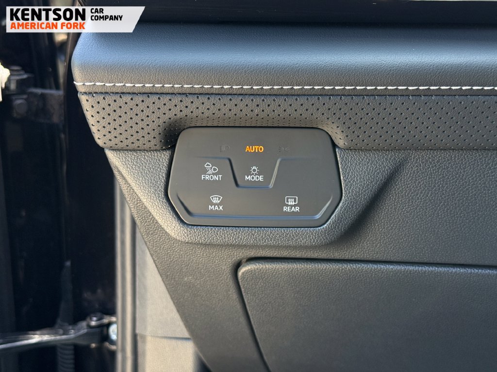 Used 2025 Volkswagen Atlas Cross Sport SE AWD/4WD image 16