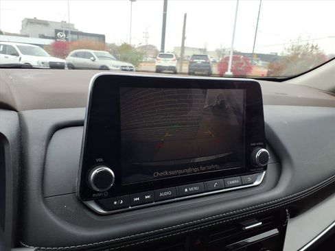 Used 2022 Nissan Rogue SV image 11