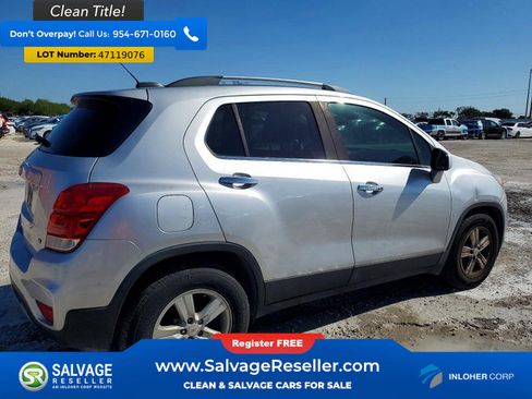 Used 2017 Chevrolet Trax LT w/ LT Convenience Package image 4