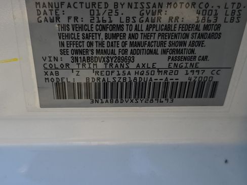Used 2025 Nissan Sentra SR w/ SR Premium Package FWD image 27