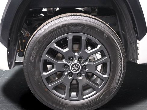 Used 2024 Toyota Tundra Platinum AWD/4WD image 13