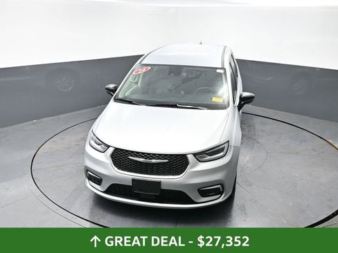 Used 2024 Chrysler Pacifica Touring-L image 44