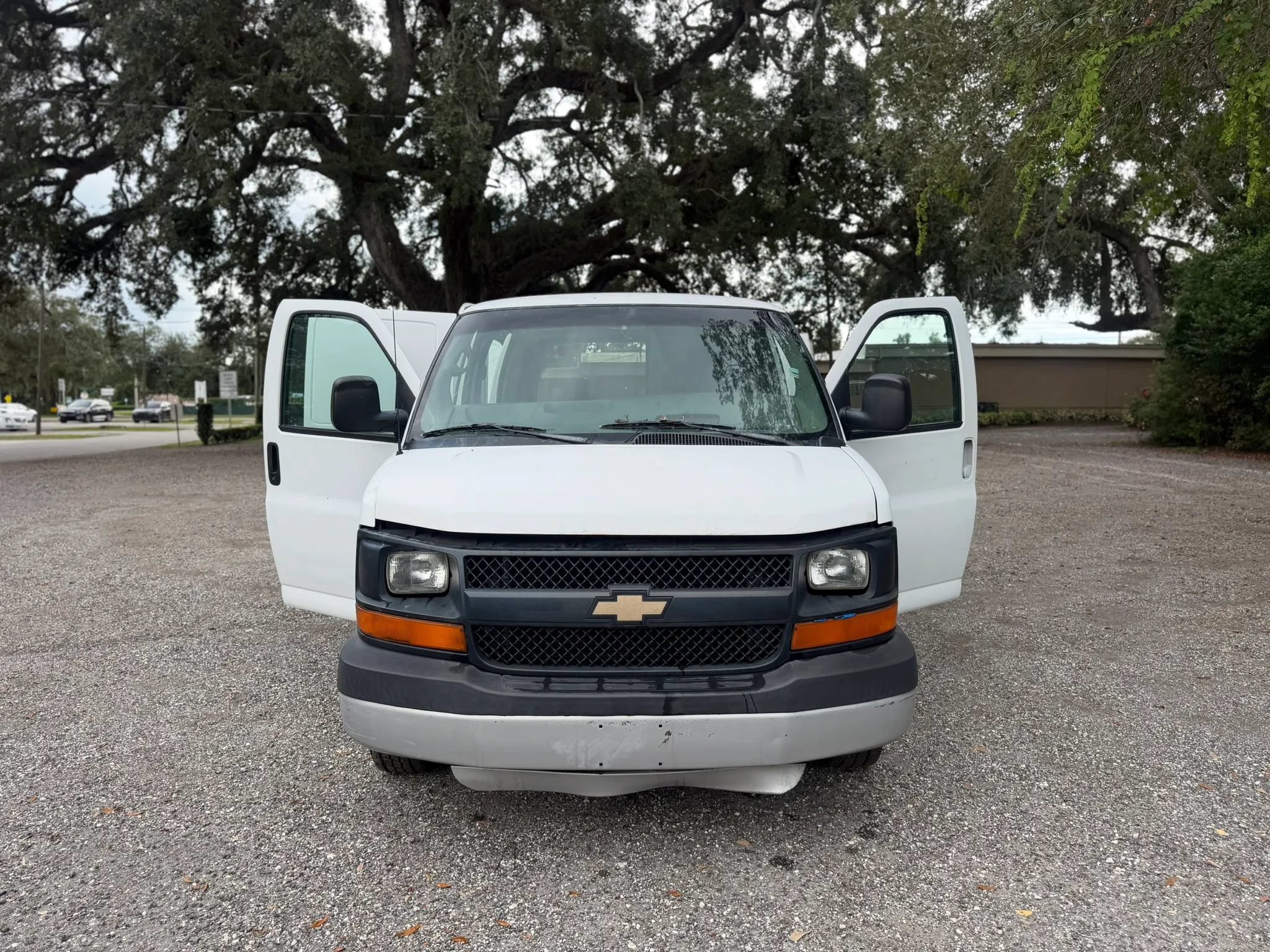 Used 2004 Chevrolet Express 2500 RWD image 2