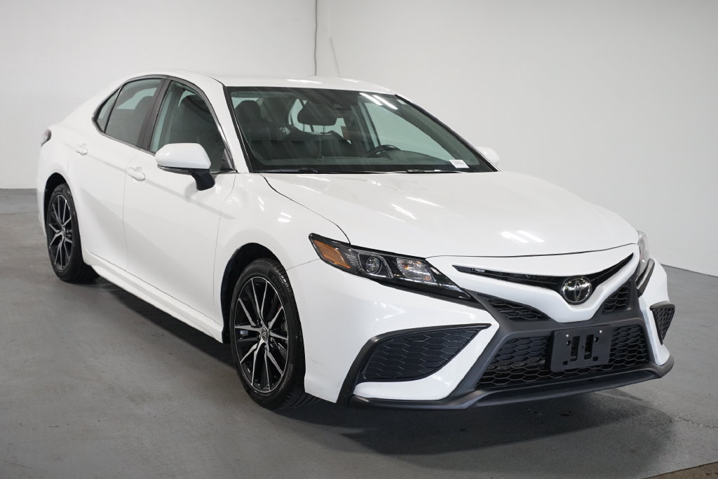 Certified 2024 Toyota Camry SE FWD image 3