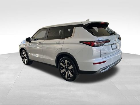 New 2025 Mitsubishi Outlander SE image 4
