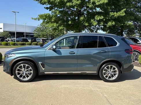 Certified 2024 BMW X5 xDrive40i w/ Premium Package AWD/4WD image 2