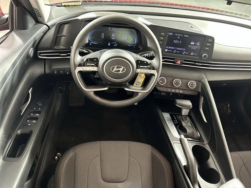 Used 2024 Hyundai Elantra SE image 21