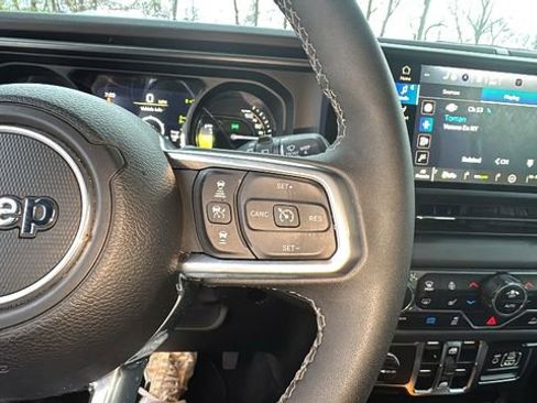 Used 2025 Jeep Wrangler Unlimited Sahara image 18