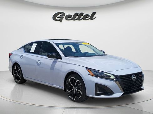 Used 2024 Nissan Altima 2.5 SR w/ SR Premium Package FWD image 2