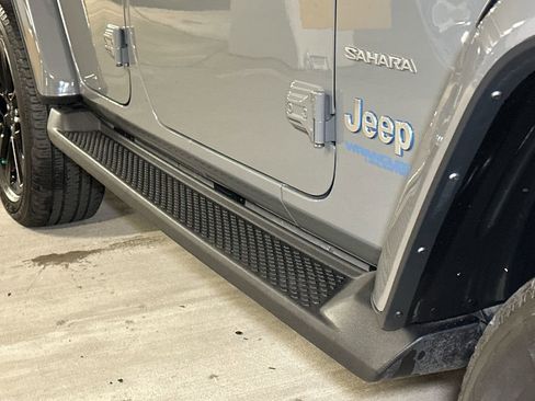 Used 2022 Jeep Wrangler Unlimited Sahara w/ Cold Weather Group image 9