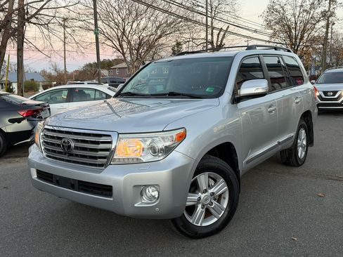 Used 2013 Toyota Land Cruiser image 2