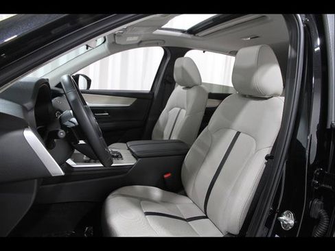 Certified 2025 MAZDA CX-70 3.3 Turbo w/ Preferred Package AWD/4WD image 5