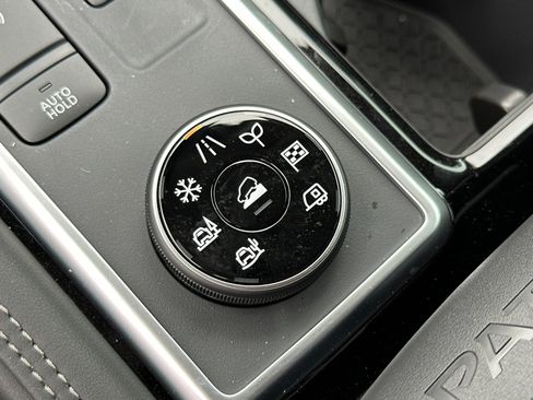 New 2025 Nissan Pathfinder Platinum image 35