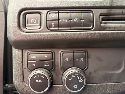 Used 2024 Chevrolet Suburban LT AWD/4WD image 21