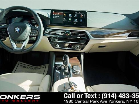Used 2022 BMW 540i xDrive w/ Premium Package image 30