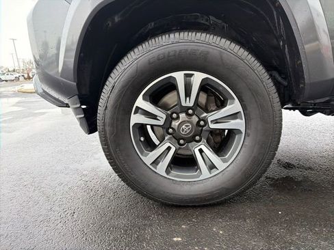 Certified 2018 Toyota Tacoma TRD Sport image 12