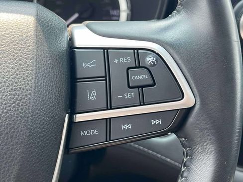 Used 2023 Toyota Highlander LE FWD image 22