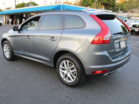 Used 2017 Volvo XC60 T5 w/ Tailgate Package image 3