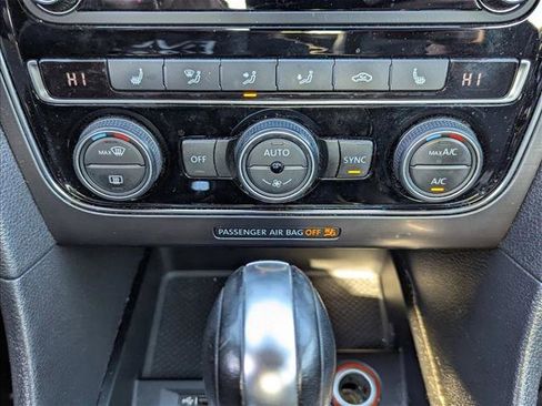 Used 2018 Volkswagen Passat 2.0T R-Line w/ R-Line Lighting Package image 11