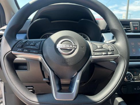 Used 2025 Nissan Versa SV FWD image 27