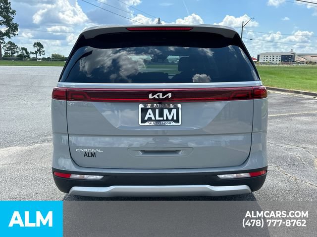 Used 2024 Kia Carnival EX FWD image 6