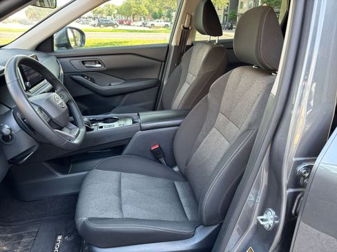 Used 2025 Nissan Rogue SV FWD image 31