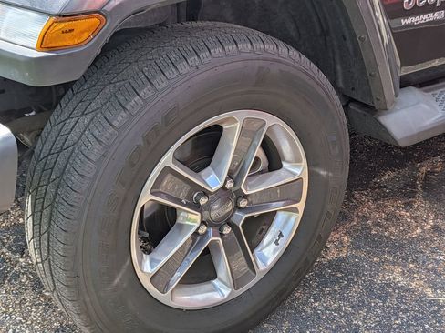 Used 2019 Jeep Wrangler Unlimited Sahara AWD/4WD image 8