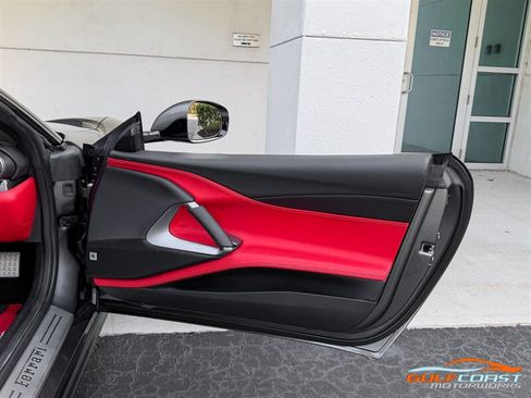 Used 2018 Ferrari 812 Superfast RWD image 35