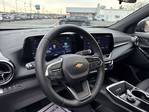 Used 2026 Chevrolet Equinox LT w/ Convenience Package II image 11