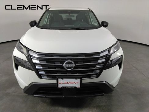 Used 2024 Nissan Rogue S FWD image 2