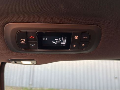 Used 2026 Chrysler Pacifica Limited AWD/4WD image 18