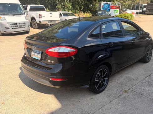 Used 2016 Ford Fiesta SE FWD image 4