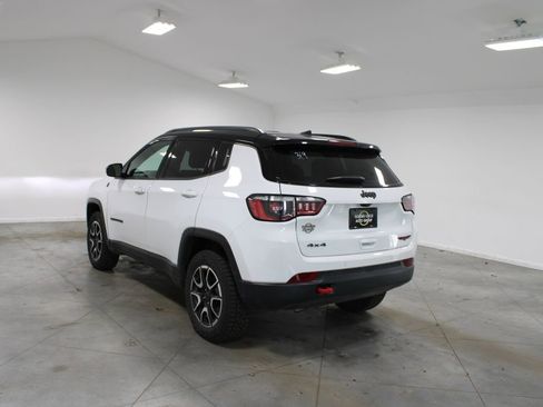 Used 2025 Jeep Compass Trailhawk image 7