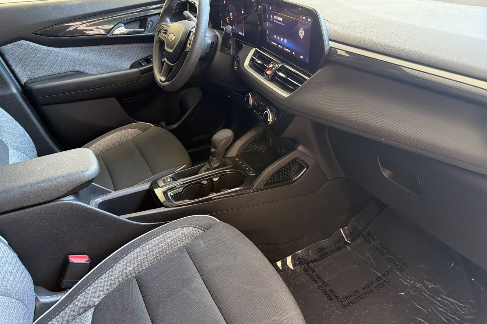 Used 2025 Chevrolet TrailBlazer LT AWD/4WD image 16